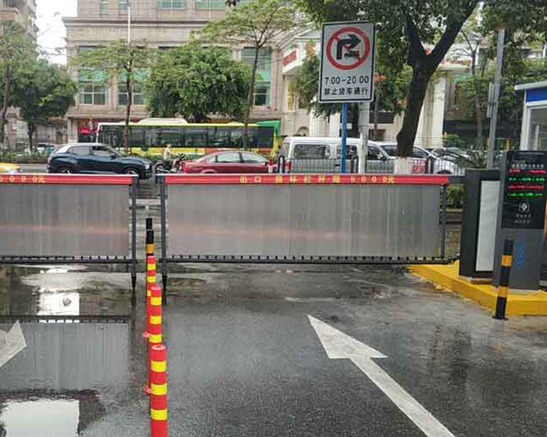 廣佛新地停車(chē)場(chǎng)+廣告道閘+小精靈