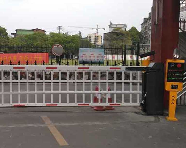 湖南省益陽(yáng)市赫山區(qū)十三中學(xué)+道閘門(mén)+ist06