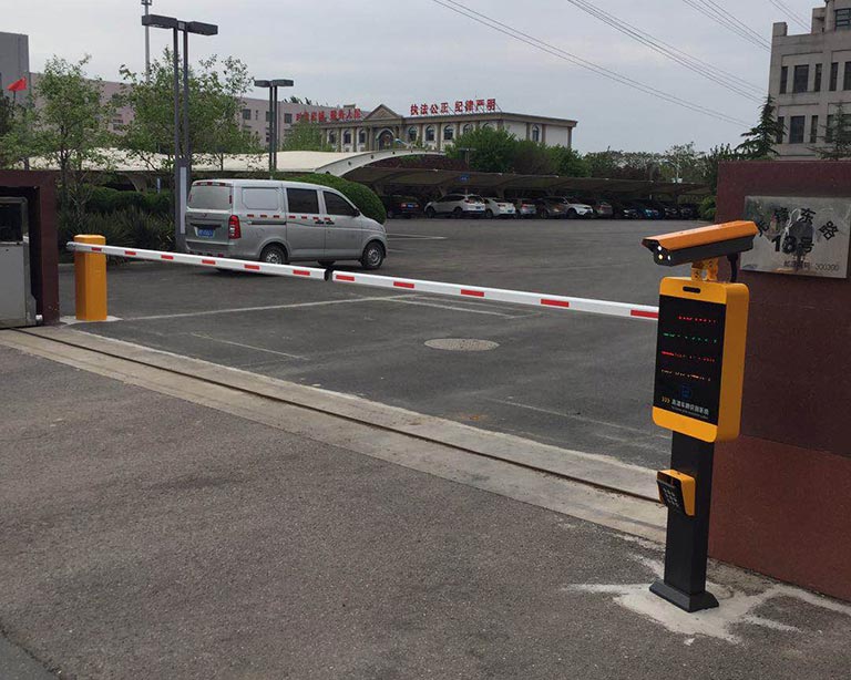 天津東麗區(qū)公路局+車牌識(shí)別+道閘